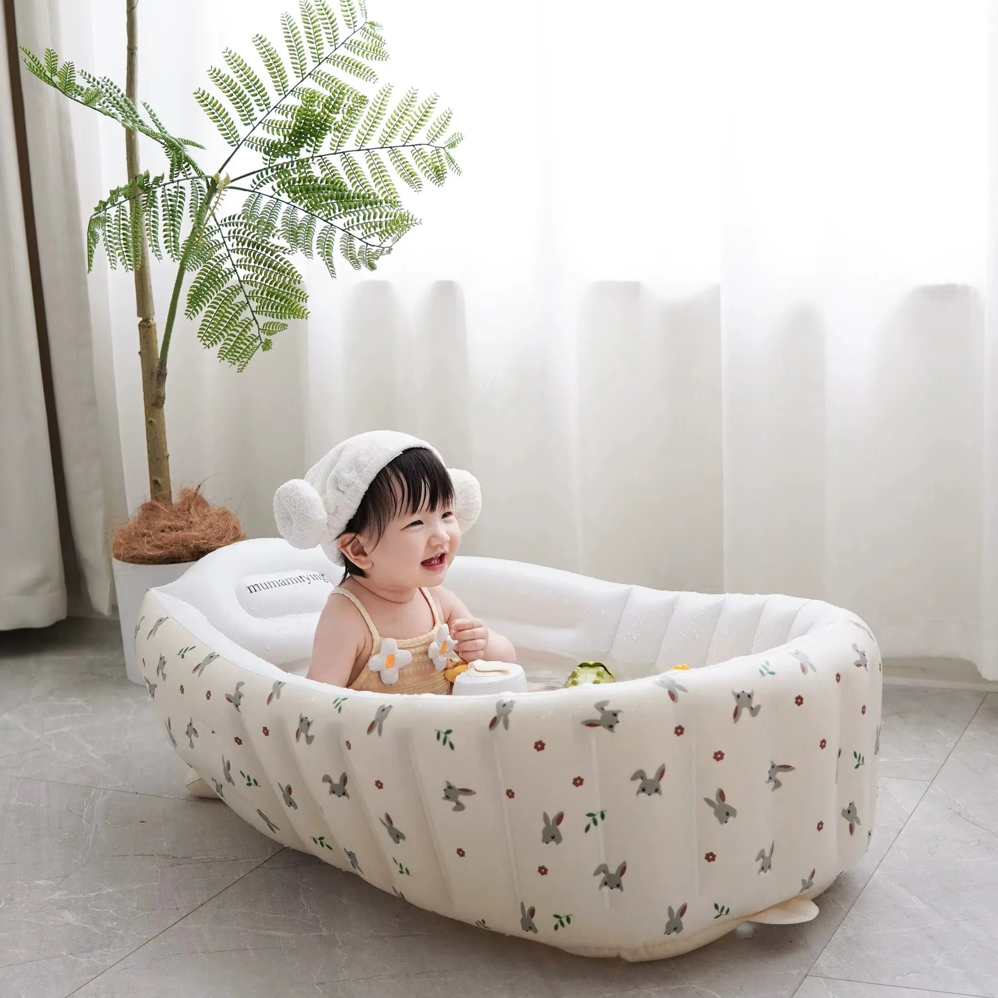 Baignoire pour bébé gonflable  détail intérieur  variante lapin.