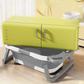 Baignoire bébé pliable utilisée dans une petite salle de bain avec un poids dessus