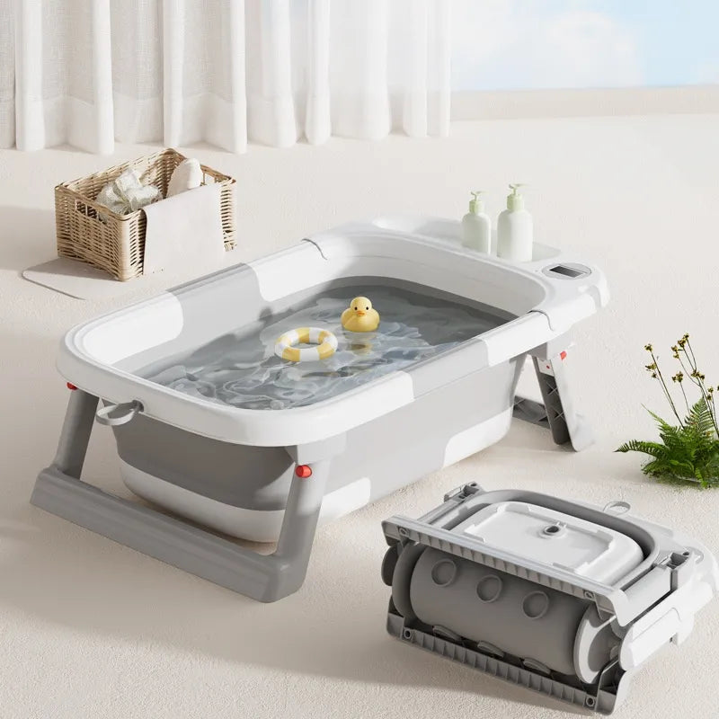 Baignoire bébé pliable grise ouverte avec canard et version pliée posée au sol