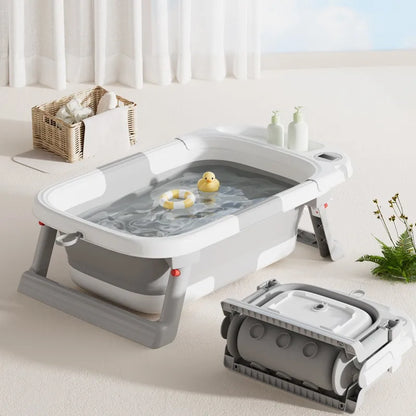 Baignoire bébé pliable grise ouverte avec canard et version pliée posée au sol
