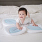 bébé allongé sur un coussin de baignoire bébé fleur douce en forme de fleur