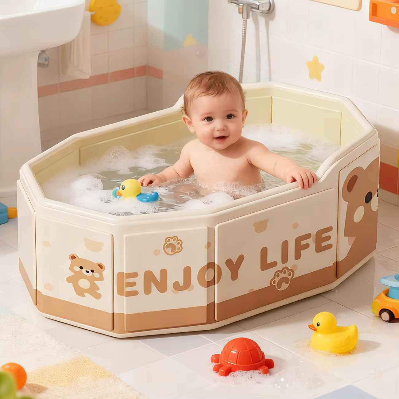 Grande baignoire pour bébé avec bébé dedans.