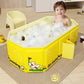 Cette grande baignoire pliable pour bébé est ludique et offre un grand espace sécurisé pour votre enfant.