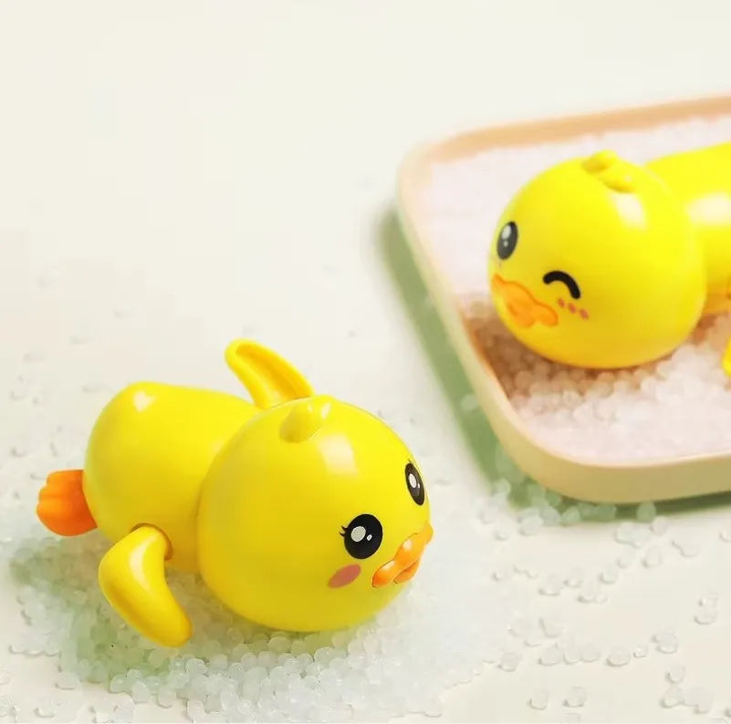 Jouet pour bain de bébé canard on, l'extérieur.
