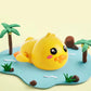 Vue latérale du jouet de bain bébé canard flottant