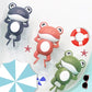 Jouets de baignoire pour bébé, en forme de grenouille, de différentes couleurs.