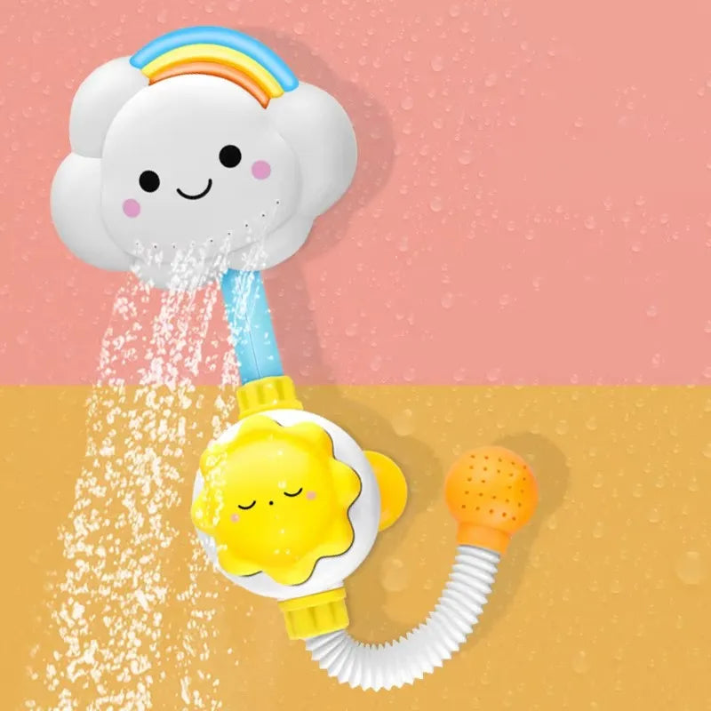 Jouet nuage douche bébé projetant de l'eau sur fond orange et rose