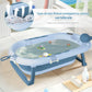 Coussin flottant de maintien installé dans une baignoire bébé bleue
